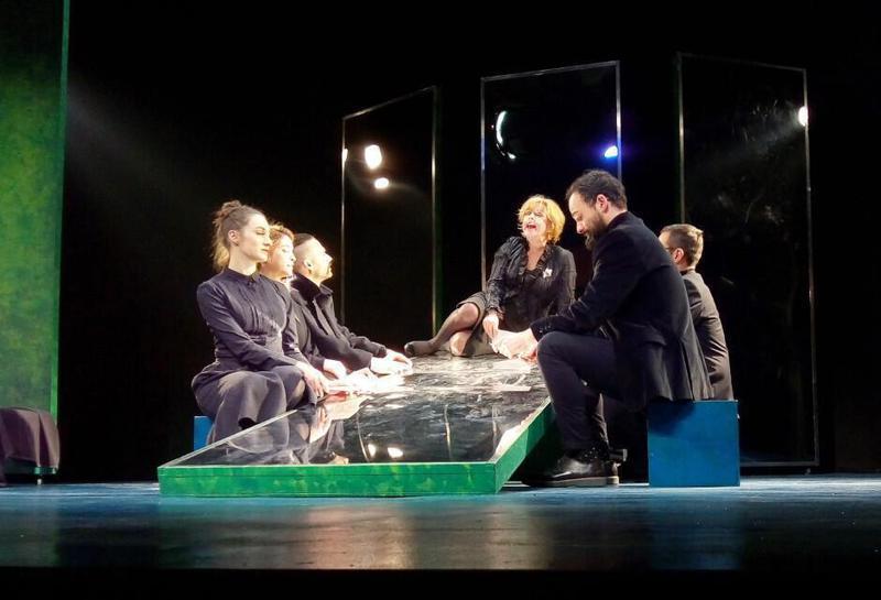 Ο Γλάρος πρεμιέρα Custom