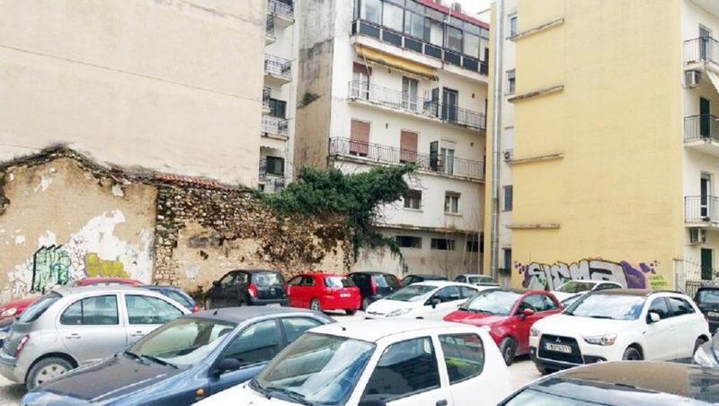 stratiotikoi foyrnoi