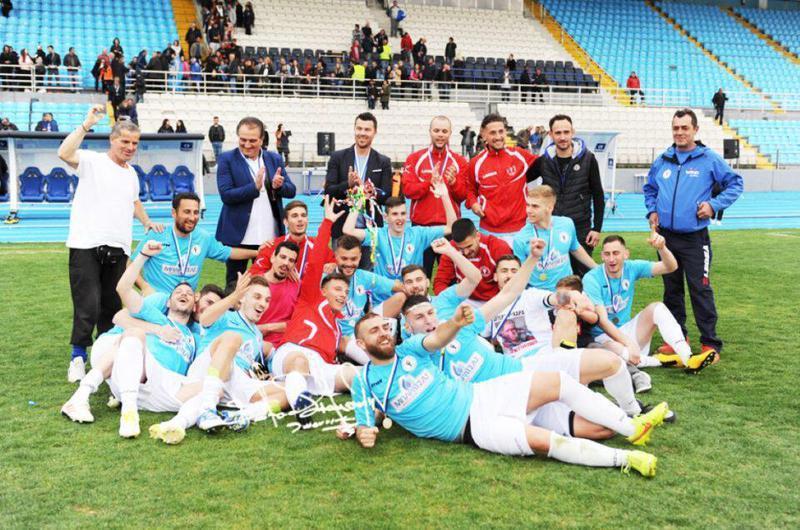 DSC 5872 copy Custom