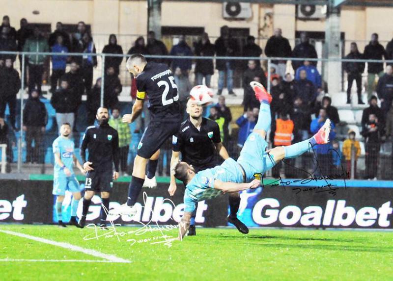 Γκολ Κριζμάν με ψαλίδι. Δίπλα ο Τσαμπούρης Custom