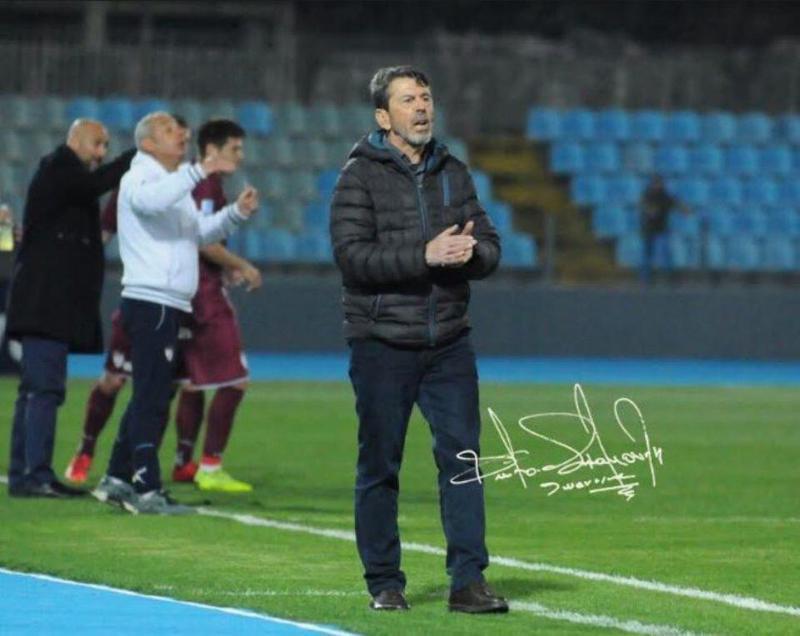 Γιάννης Πετράκης στο βάθος Φέστα Custom