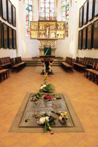 Ο τάφος του Μπαχ στον Άγιο Θωμά της Λειψίας Custom