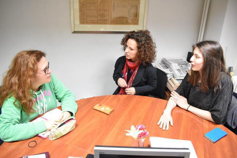 Συν πλην τρία συνέντευξη Custom