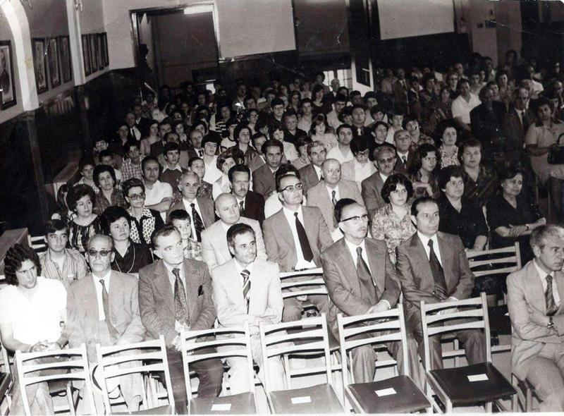 απονομή βραβείων σε αριστούχους Custom