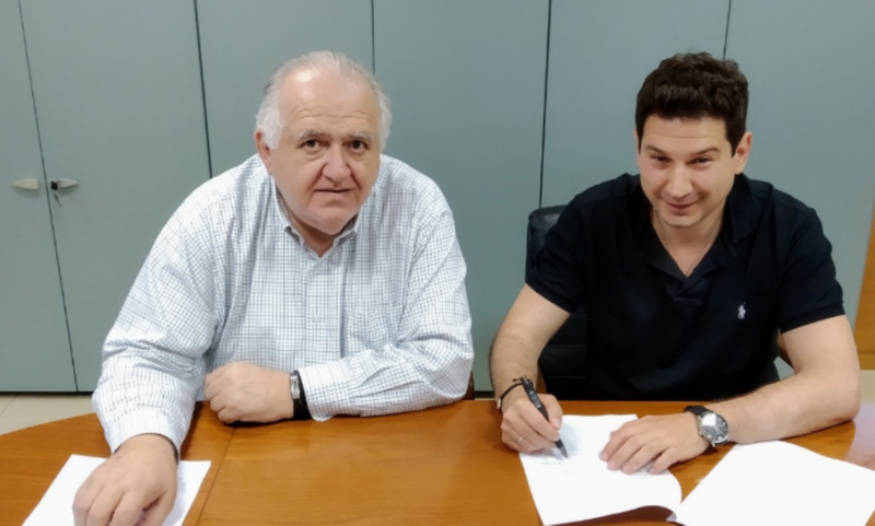 νέος προπονητής Custom