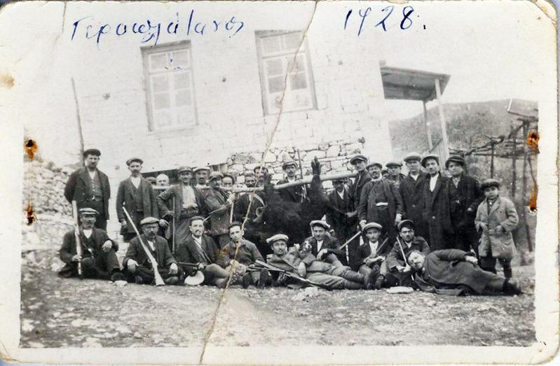 Γεροπλάτανος Custom