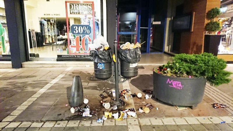 μικροί κάδοι με σκουπίδια Custom