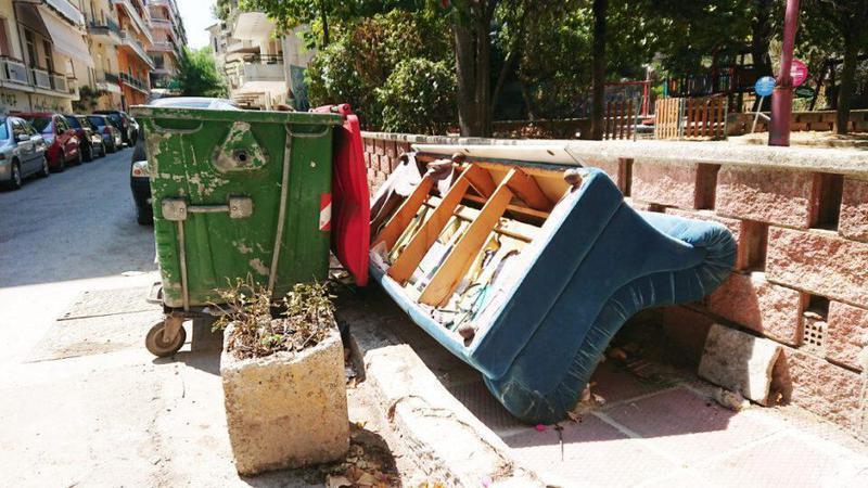 καναπές σε σκουπίδια Custom