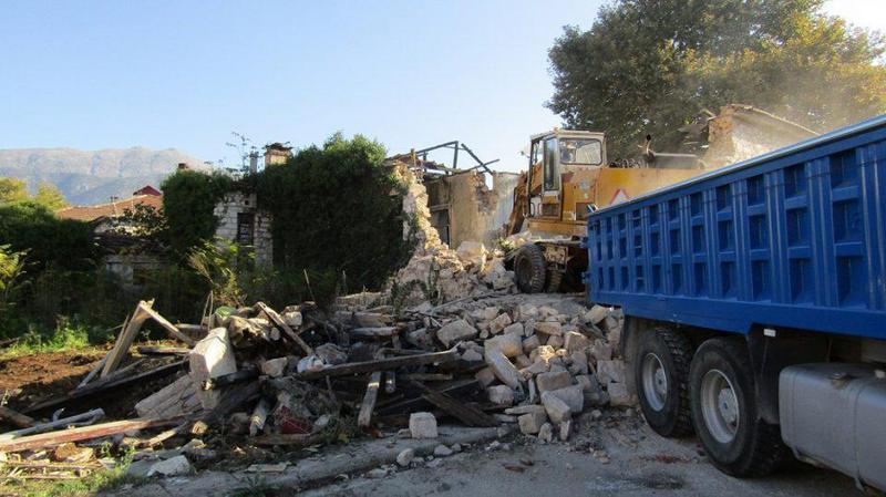 PALIO XATZHKOSTA2 katedafisi