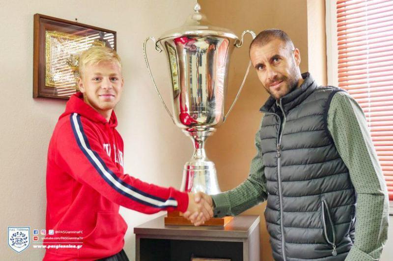 Νάουμετς και Ντάσιος Custom