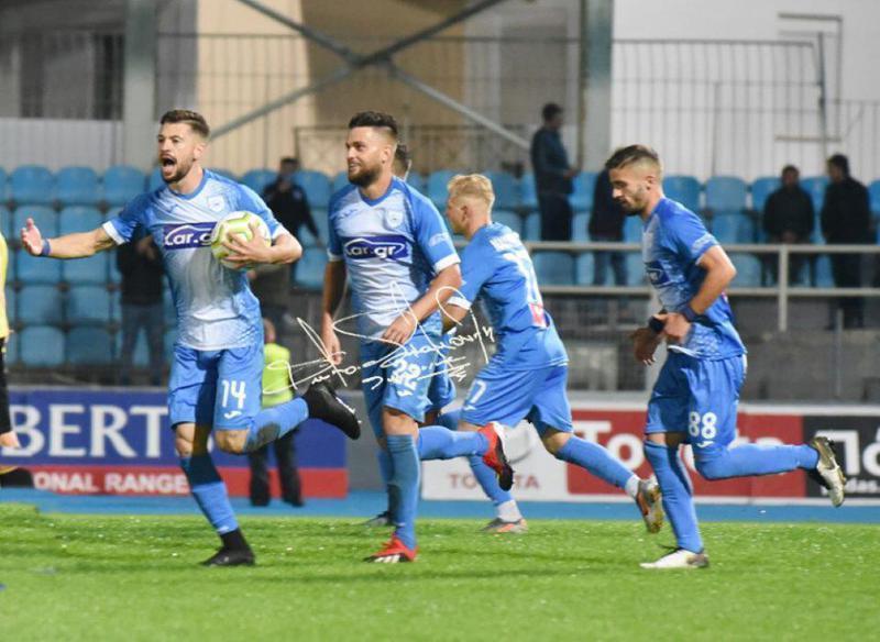 DSC 4227 copy Custom