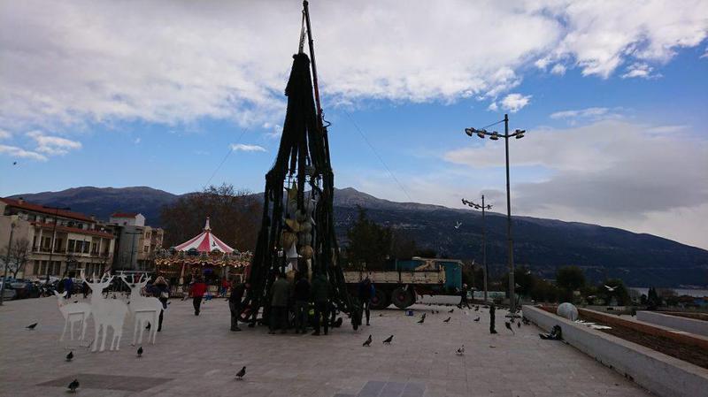 xristoygenniatiko dentro plateia