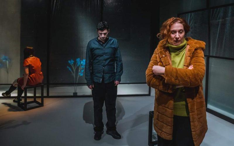 ΓΥΑΛΙΝΟΣ ΚΟΣΜΟΣ ΓΕΝΙΚΗ ΚΩΣΤΗΣ 3 Custom