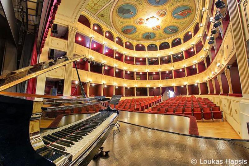 ΕΣΩΤΕΡΙΚΟ ΘΕΑΤΡΟΥ ΣΥΡΟΥ Custom