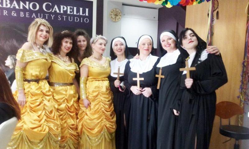 γυναίκες ντυμένες αποκριάτικα Custom