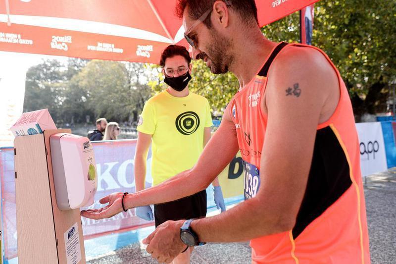 «Έσπασε τα δεσμά» του κορωνοϊού το Ioannina Lake Run 55 antisiptiko