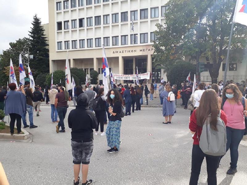 Με χειροκροτήματα δεκτή η ανακοίνωση της απόφασης για τη Χρυσή Αυγή 53 diki xa giannena 1