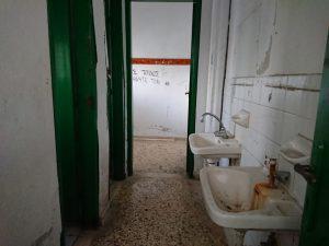 γυμναστήριο 1ου γυμνασίου αποδυτήρια Custom