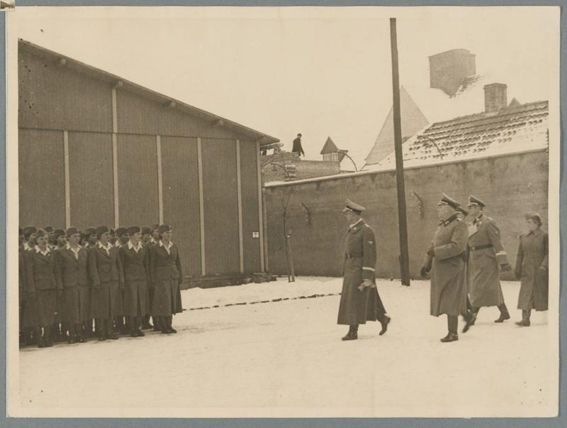 Γυναίκες φρουροί στα ναζιστικά στρατόπεδα συγκέντρωσης 55 Foto 1 Custom