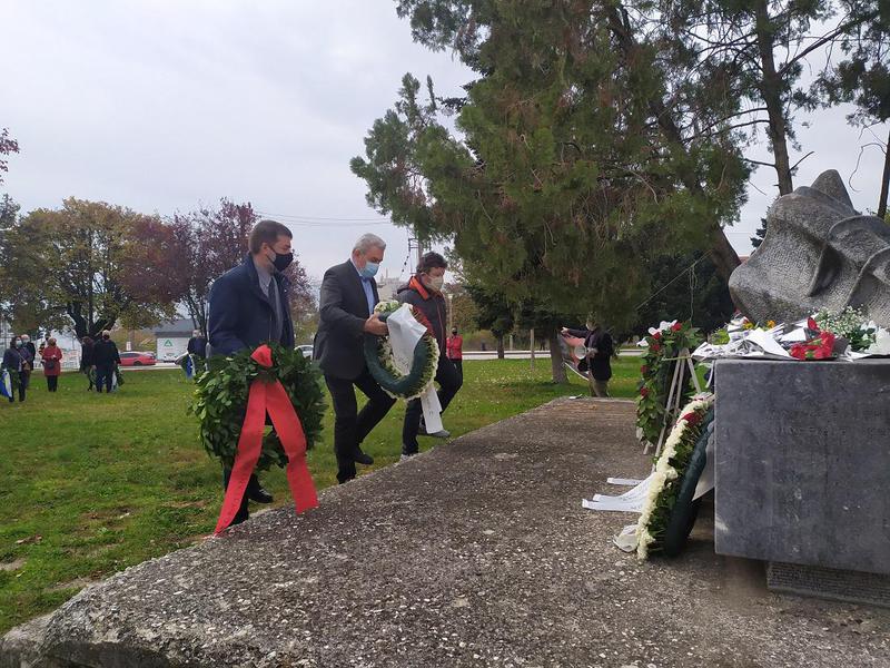 Αλμπάνης Μνημείο Πολυτεχνείου 2