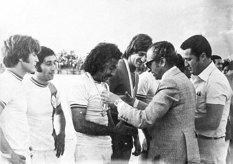 Πρόεδρος Μπέγκας τιμά παίκτες 74 για άνοδο Custom