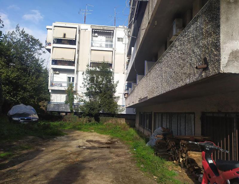 Μοιραία πτώση από τον τέταρτο όροφο, αδιευκρίνιστα τα αίτια 52 akalyptos nekroi gynaikon pindoy