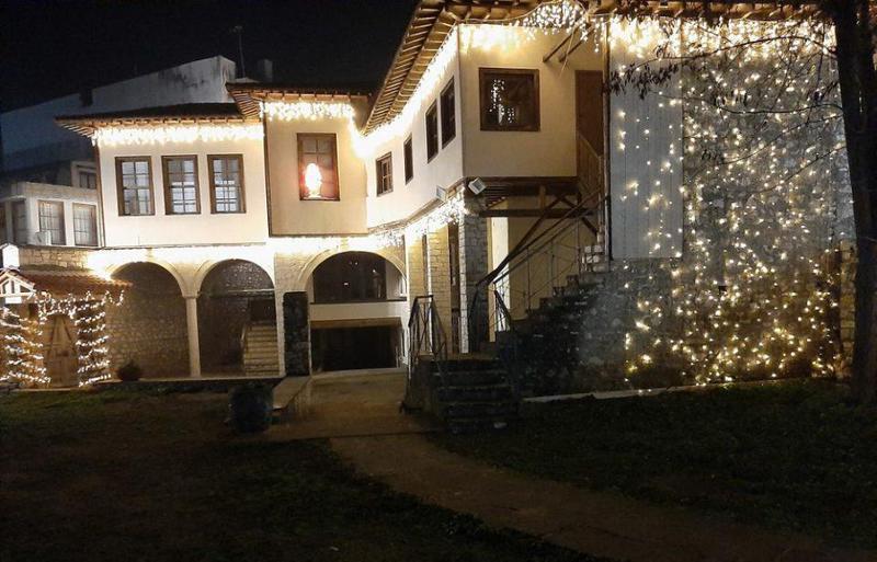 Αρχοντικό Πυρσινέλλα στολισμένο Custom