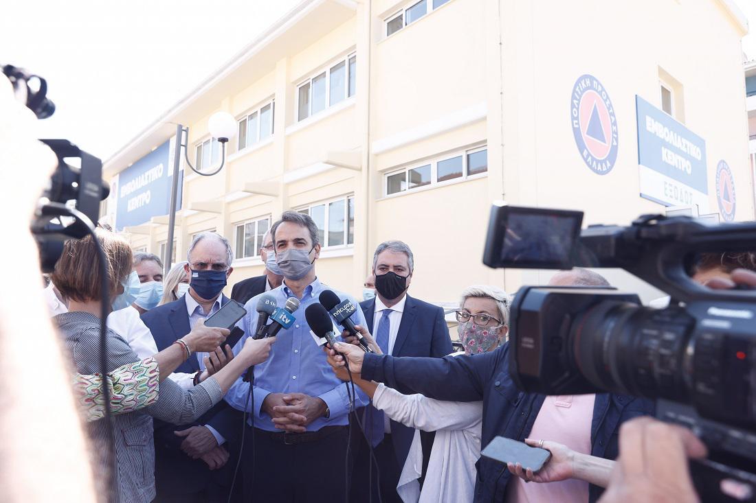 Μήνυμα σε νέους και ηλικιωμένους για άμεσο εμβολιασμό 56 mitsotakis emvoliastikokentro 3