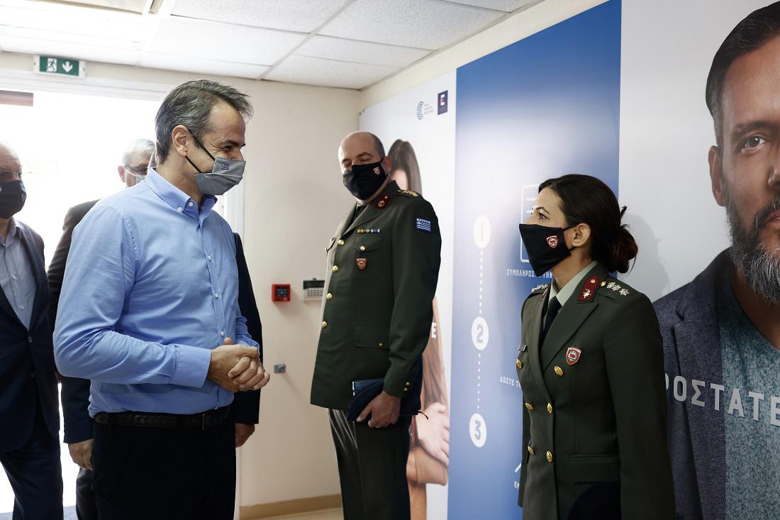 Μήνυμα σε νέους και ηλικιωμένους για άμεσο εμβολιασμό 55 mitsotakis emvoliastikokentro 4