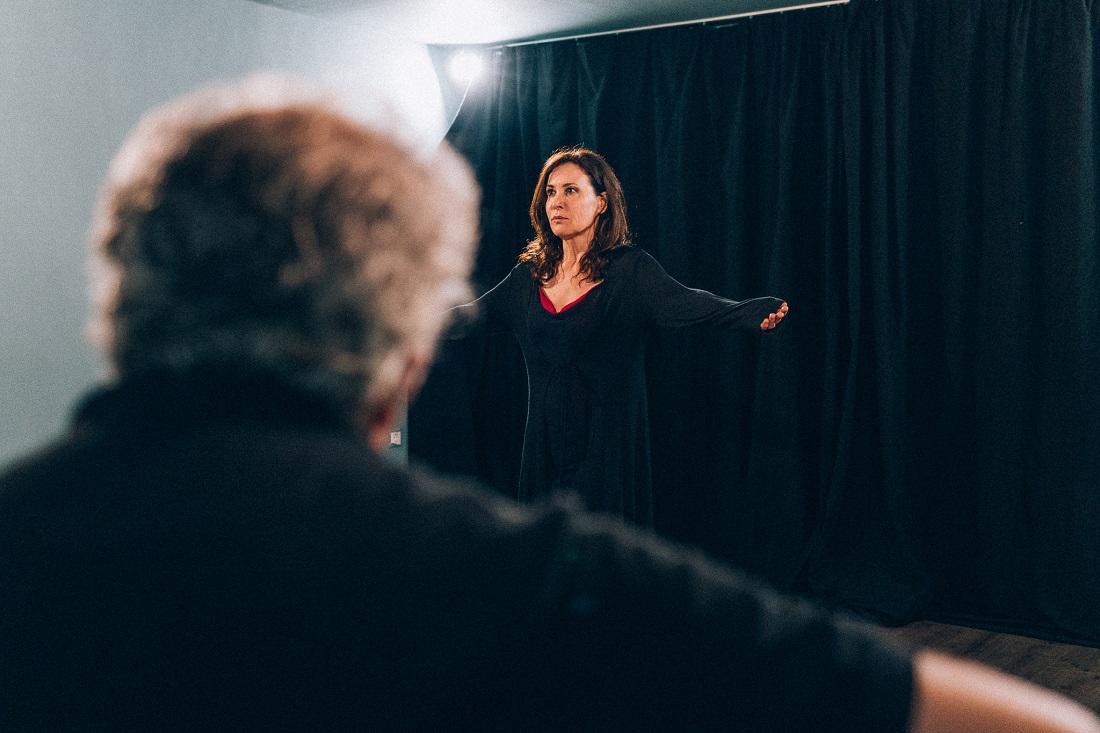 Μια μοντέρνα ματιά σε ένα διαχρονικό έργο 54 mpakolas parastasi