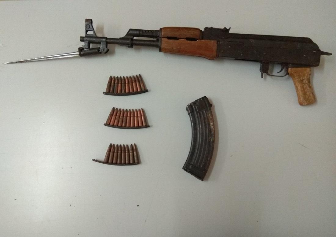 Με Kalashnikov επιτηρούσε τη φυτεία κάνναβης (βίντεο & φωτορεπορτάζ) 51 Kalashnikov sfaires