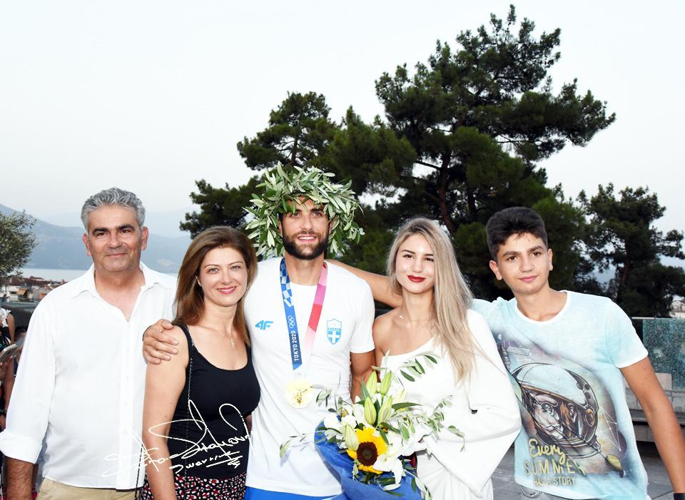Τα Γιάννενα υποδέχθηκαν τον Ολυμπιονίκη τους (φωτορεπορτάζ και βίντεο) 59 ntouskos oikogeneia