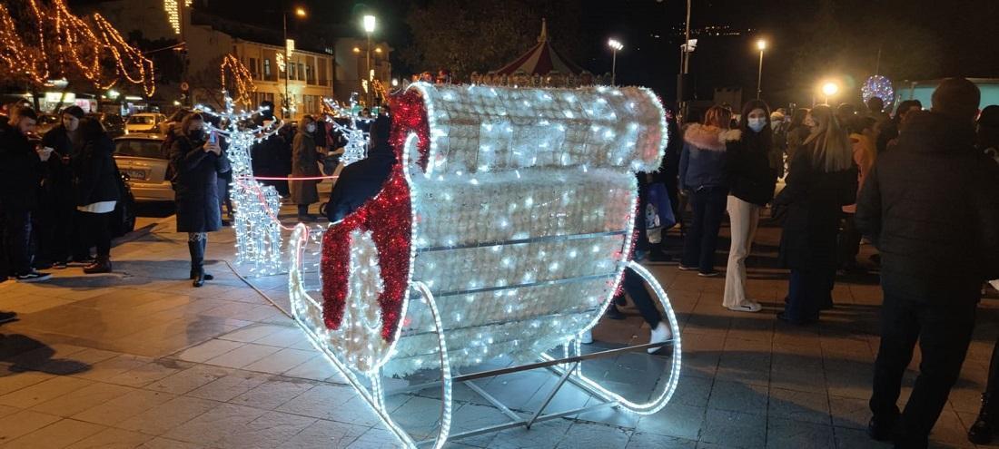 Φωταγωγήθηκαν το δέντρο και ο χριστουγεννιάτικος διάκοσμος της πλατείας 52 fwtagogisiplateia 4
