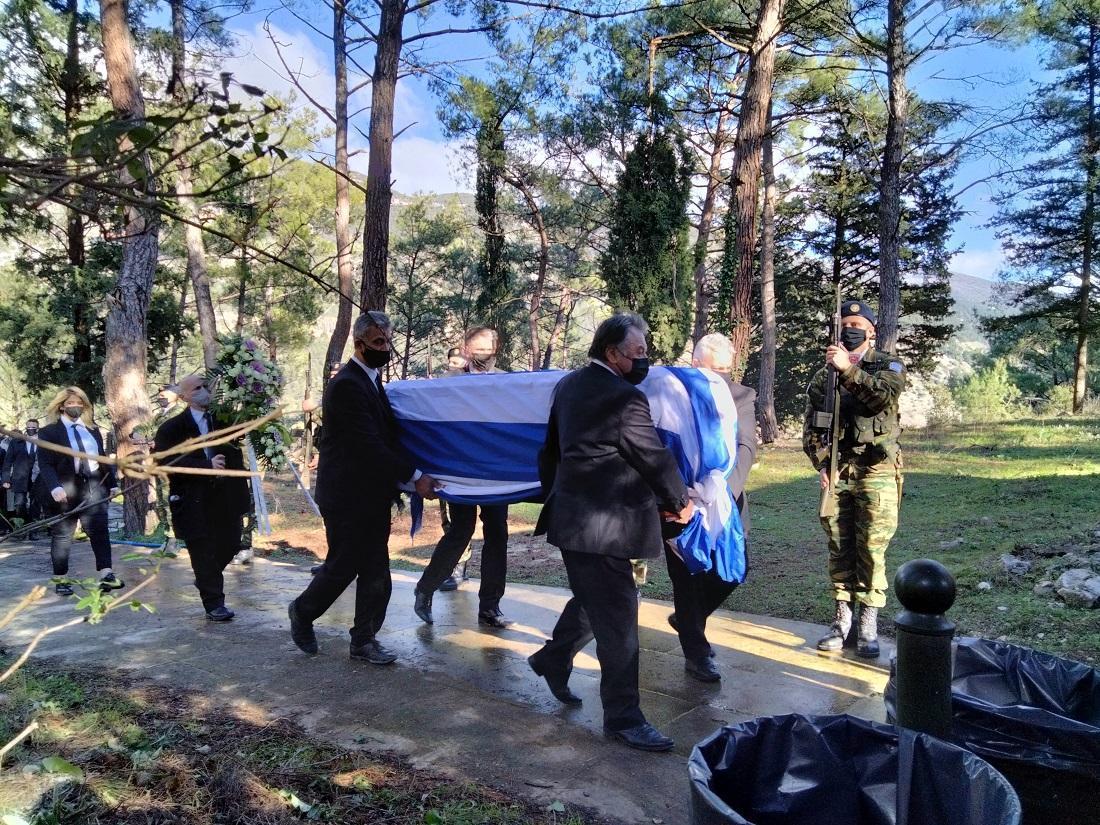 Συγκίνηση στο τελευταίο αντίο στον Κάρολο Παπούλια 55 tafi papoulianhsi 2