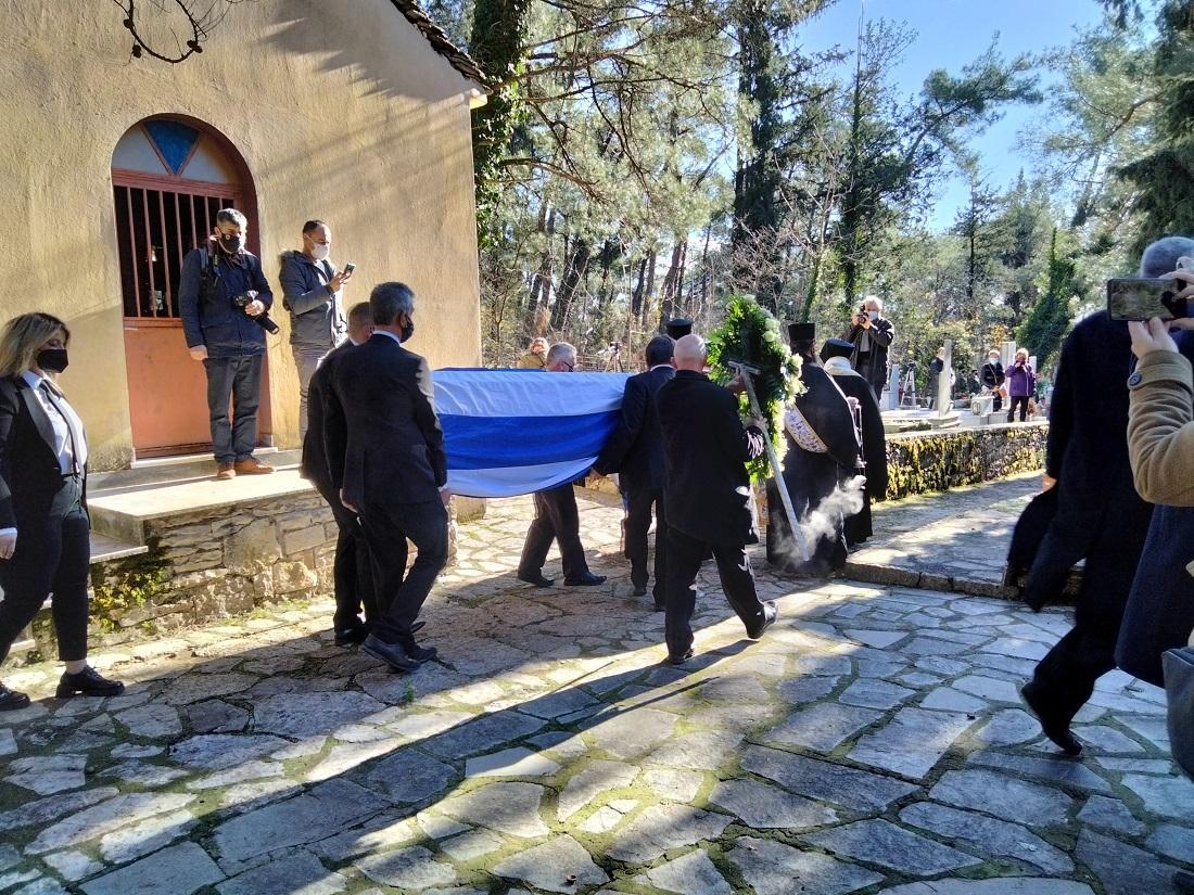 Συγκίνηση στο τελευταίο αντίο στον Κάρολο Παπούλια 56 tafi papoulianhsi 3