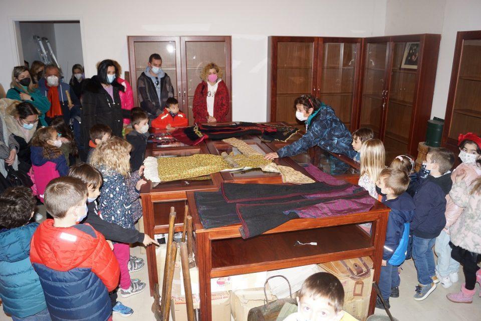 mouseiokaritsas mathites 1