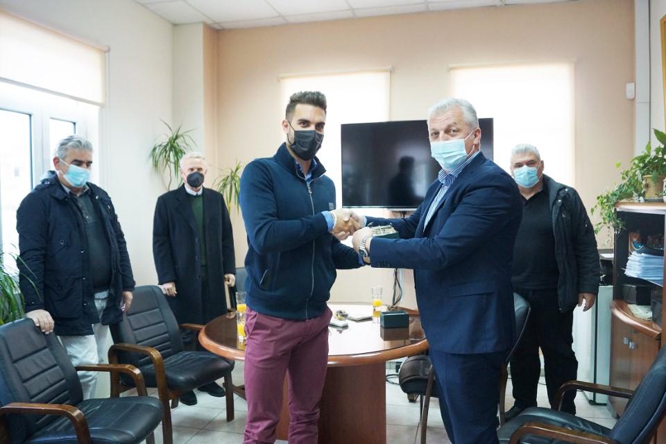 pliakos ntouskos Custom