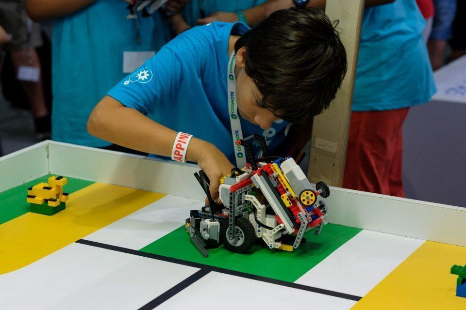 COSMOTE Educational Robotics 2018 1