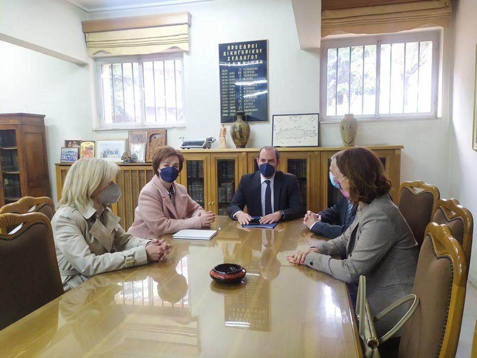 Kwtsiras dikastiko