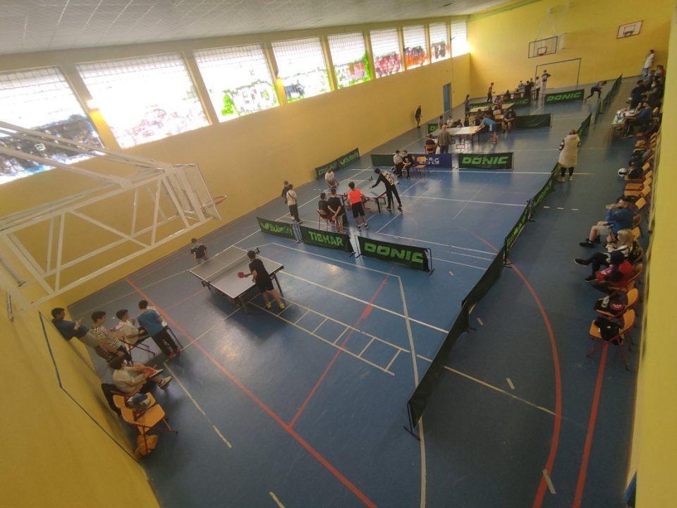 pingk pongk gymnasiako