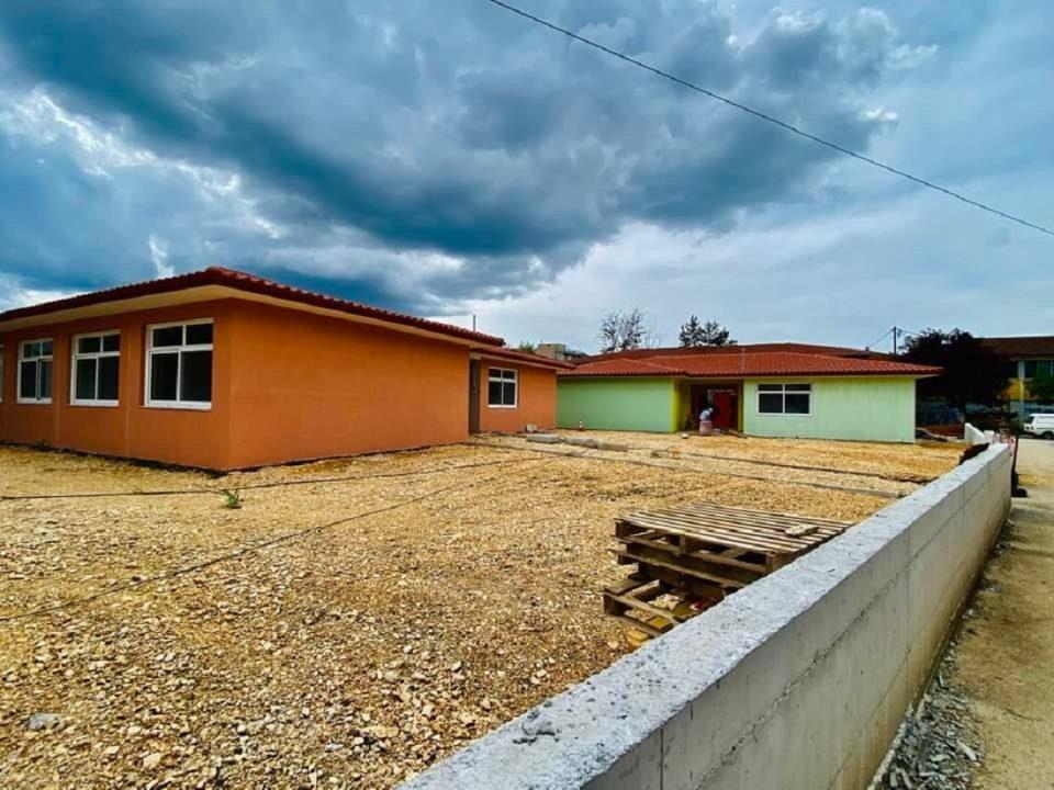 sxoleia palioxatzikwsta