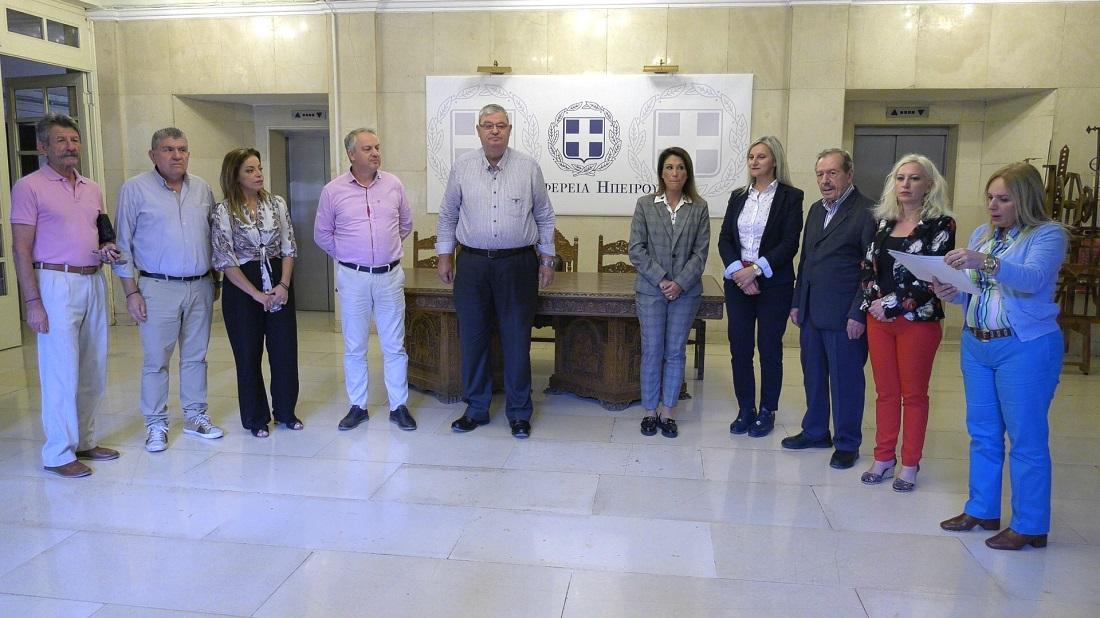 Μια ζαγορίσια φορεσιά στο διοικητήριο της Περιφέρειας 52 vraveysis festival