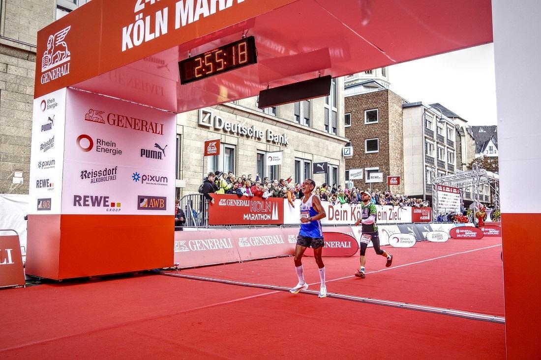 Στο κυνήγι του ρεκόρ Γκίνες ο Κώστας Χουβαρδάς 55 xouvardas kolonia