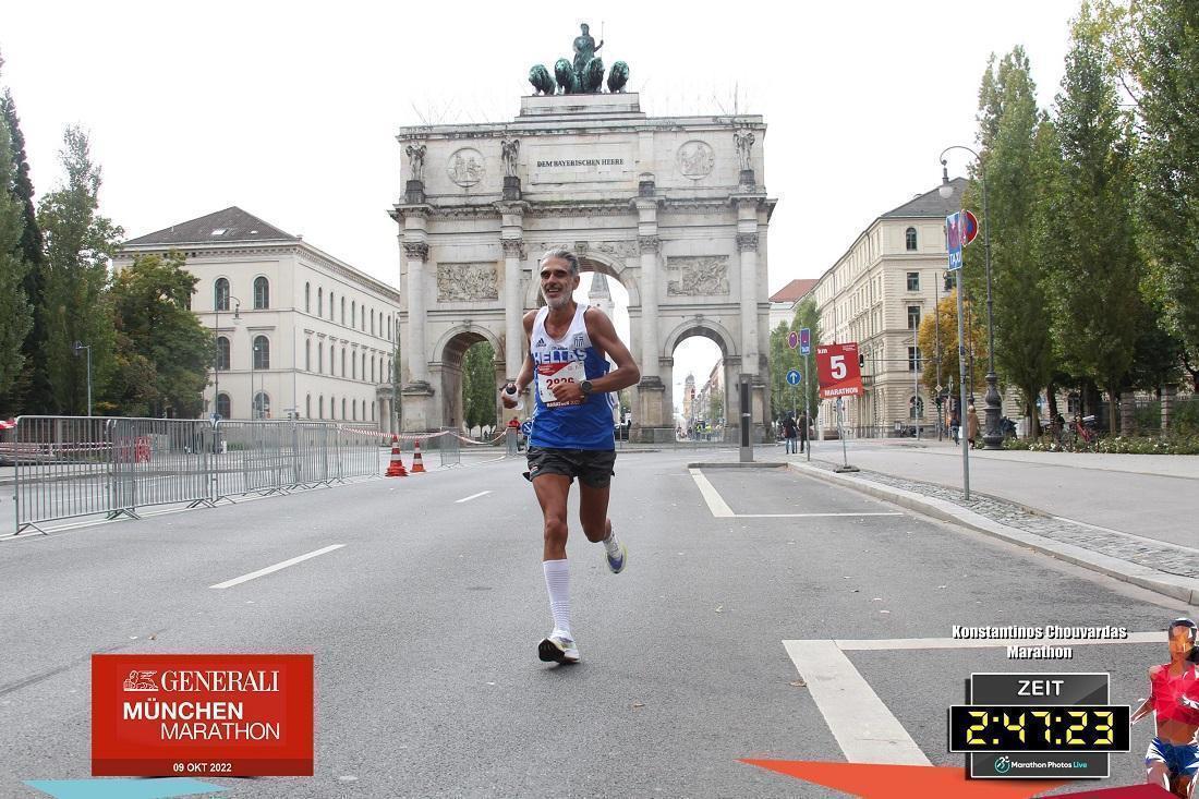 Στο κυνήγι του ρεκόρ Γκίνες ο Κώστας Χουβαρδάς 56 xouvardas