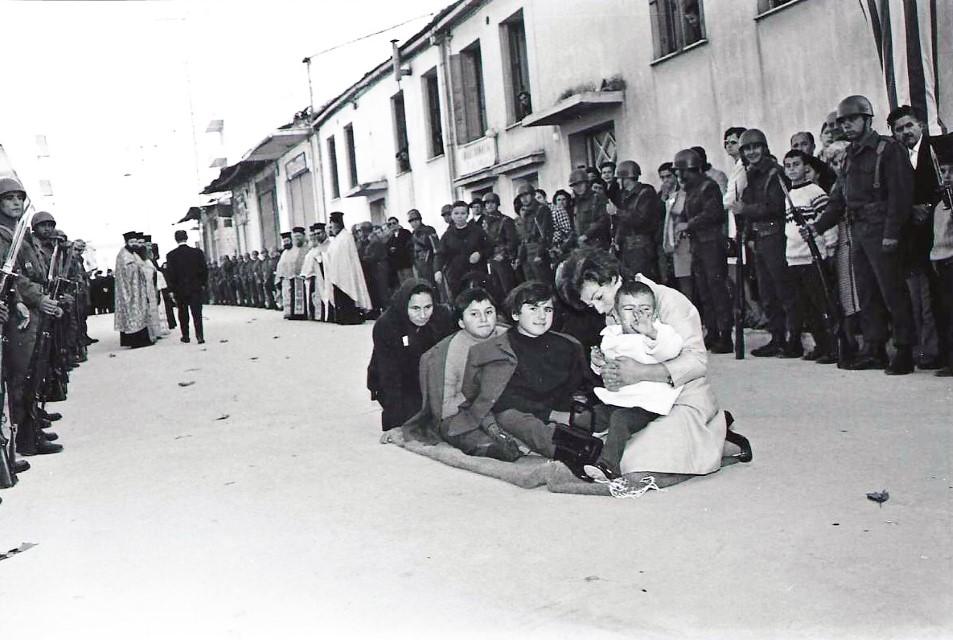 ΑΣΠΡΟ ΜΑΥΡΟ 26102022 Custom