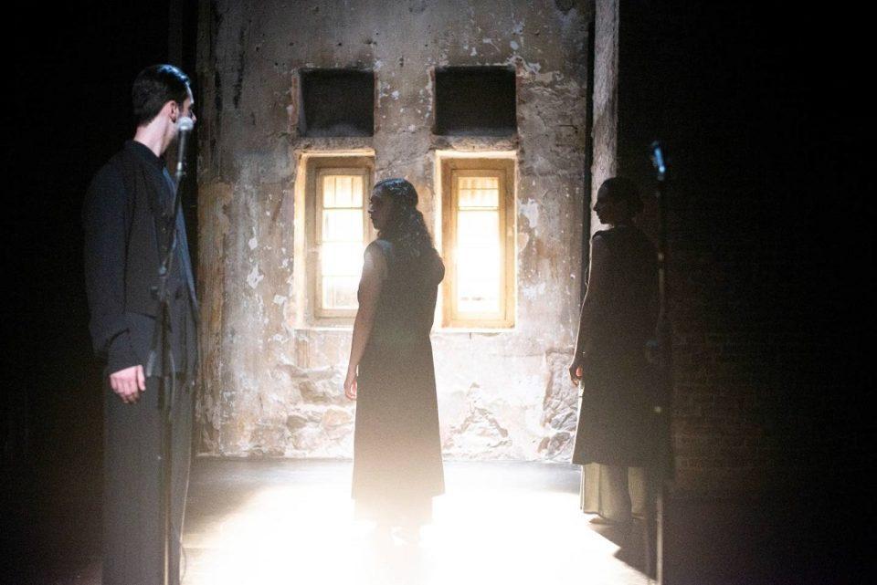 eleftheroi poliorkimenoi 2