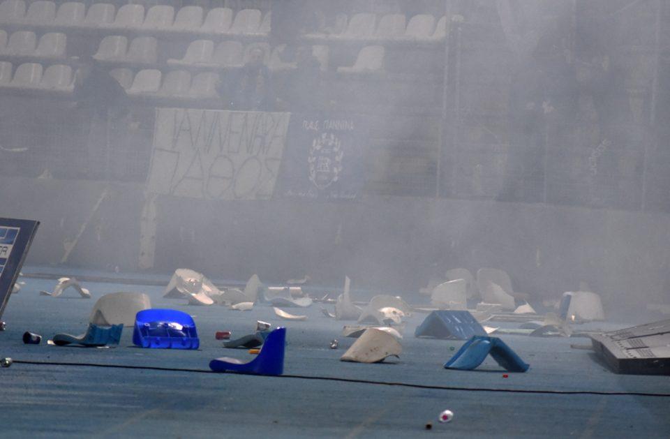 σπασμενες καρεκλες