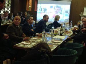 τραπέζι επισημων