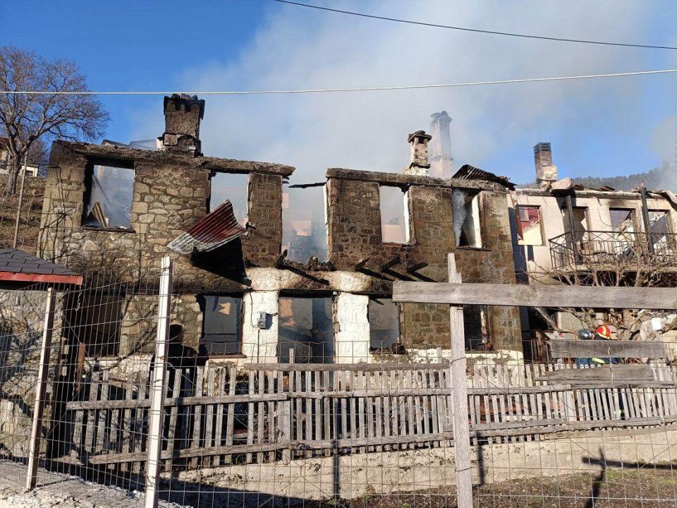 kamena spitia vovousa 6