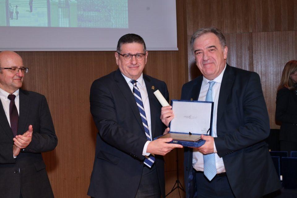 vraveio didaskalias gatsios